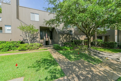 370 Litchfield Ln unit 11, Houston, TX 77024 - photo 3