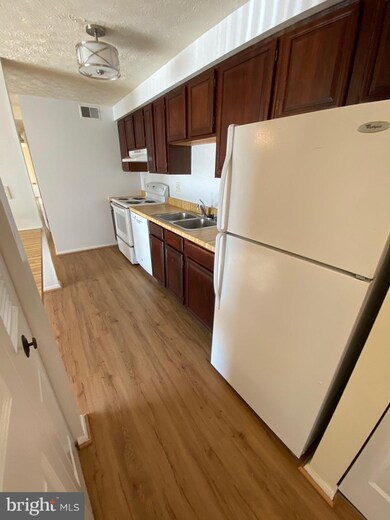 19617 Gunners Branch Rd unit E, Germantown, MD 20876 - photo 5