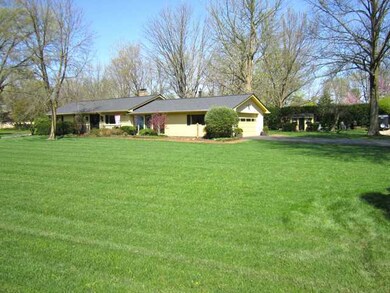 1090 Beechview Dr S, Worthington, OH 43085 - photo 2