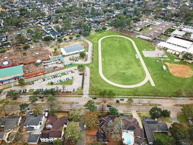 1440 W 43rd St, Houston, TX 77018 - photo 4