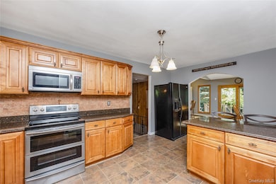 1340 Spur Dr S, Islip, NY 11751 - photo 4