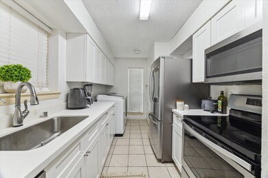 Kitchen, all appliances included