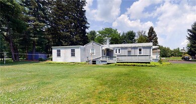 Irreg 75.25' X 114.25' lot, 13,159 sf/.30 acre; ra
