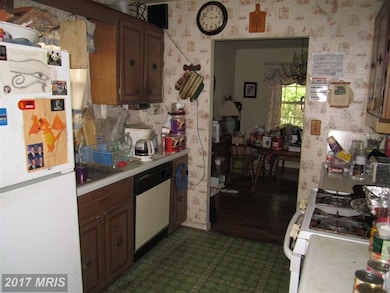 7423 Leahy Rd, New Carrollton, MD 20784 - photo 4