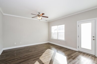 004-photo-living-room-13660324