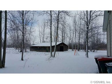 Barn Large barn with running water and electric! P