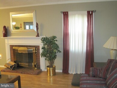 12215 Rolling Hill Ln, Bowie, MD 20715 - photo 2