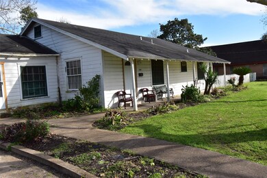 1301 Avenue G, Bay City, TX 77414 - photo 3