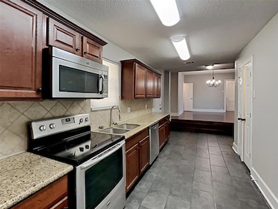 604 Casa Linda St, Ennis, TX 75119 - photo 7