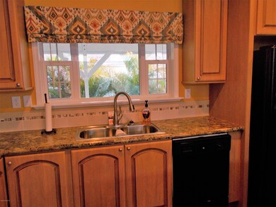 BEAUTIFUL LARGE KITCHEN WINDOWS