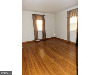 623 Glencroft Cir, Folcroft, PA 19032 - photo 6