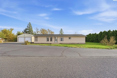 549 Ray Blvd, Burbank, WA 99323 - photo 2