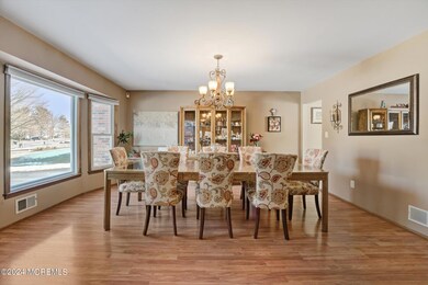 07-Dining Room