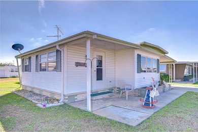 35132 Zephyr Shores Dr, Zephyrhills, FL 33541 - photo 4