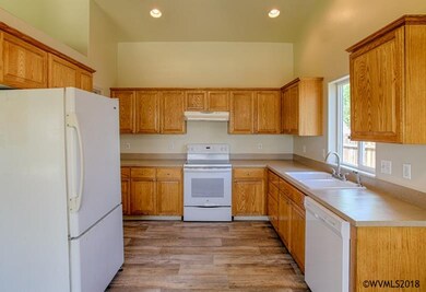 1323 S 6th St, Independence, OR 97351 - photo 5