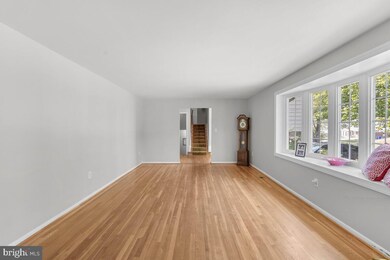 17520 Queen Elizabeth Dr, Olney, MD 20832 - photo 5