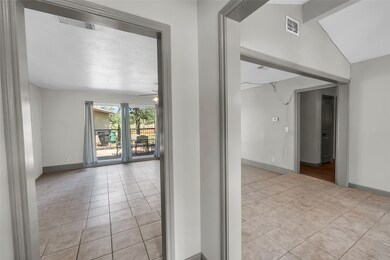 7411 Tall Pines Dr, Houston, TX 77088 - photo 4