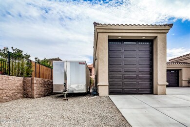 L 2130PalmerDrHDR_03