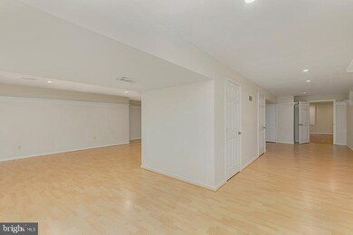 5912 Pocol Dr, Clifton, VA 20124 - photo 4