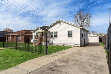 2417 Woodard St, Houston, TX 77026 - photo 3