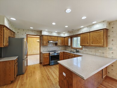 4807 Snapjack Cir, Naperville, IL 60564 - photo 6