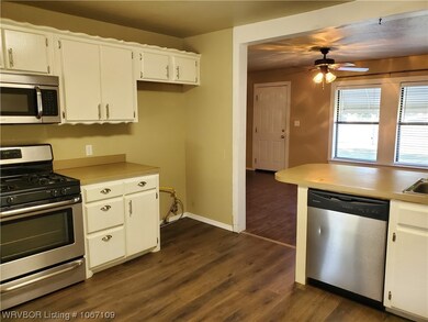 502 NE 5th St, Stigler, OK 74462 - photo 7