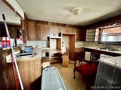 11206 D Hwy, Versailles, MO 65084 - photo 4