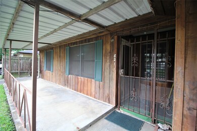  Front Porch provides a nice seating area and covered protection from the rain