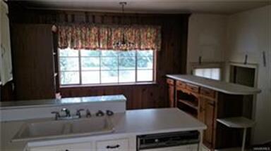 eat-in kitchen