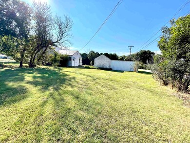 601 N Elm St, Mooreland, OK 73852 - photo 5