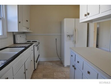 Bright kitchen, plenty of cabinet storage.