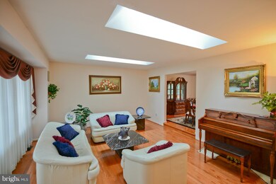 10403 Woodbury Woods Ct, Fairfax, VA 22032 - photo 5