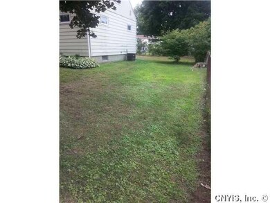 Yard Entire yard is fenced