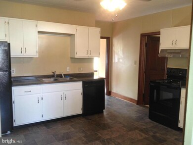 129 W 3rd St, Waynesboro, PA 17268 - photo 5
