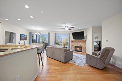 9227 S 51st St unit 204, Franklin, WI 53132 - photo 4