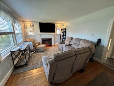 15 Winthrop St, Riverside, RI 02915 - photo 4