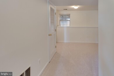 9042 Falcon Glen Ct, Bristow, VA 20136 - photo 5