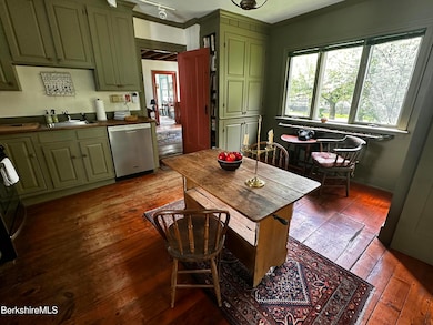 Eat-in Kitchen