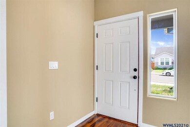 2121 NE Evergreen Ave, Albany, OR 97321 - photo 3