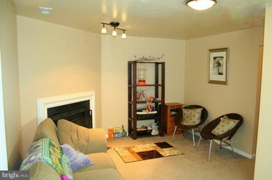 13864 Laura Ratcliff Ct, Centreville, VA 20121 - photo 4