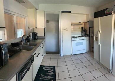 5420 Fairtree Rd, Bedford, OH 44146 - photo 2