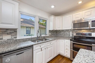 3915 SW 29th St, Des Moines, IA 50321 - photo 5