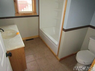 502 E Benton St, Wapakoneta, OH 45895 - photo 4