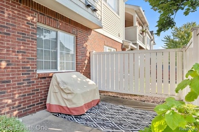 23046 Fairlane Blvd unit 7, Woodhaven, MI 48183 - photo 3