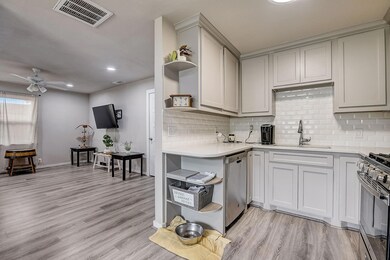 1316 Bryan Dr, Bedford, TX 76022 - photo 4