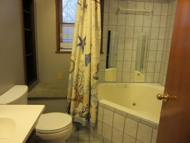 9320 Pagoda Dr, Louisville, KY 40229 - photo 2