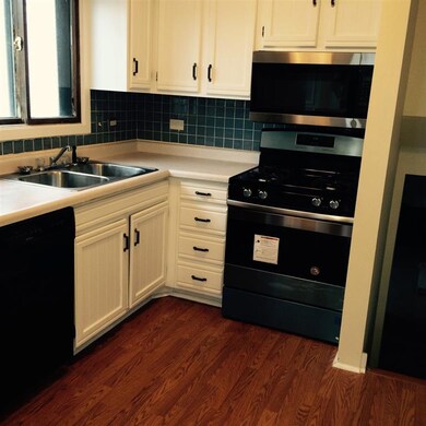 18028 Juneway Ct, Country Club Hills, IL 60478 - photo 2