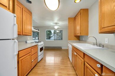 8303 212th St SW unit 5, Edmonds, WA 98026 - photo 2