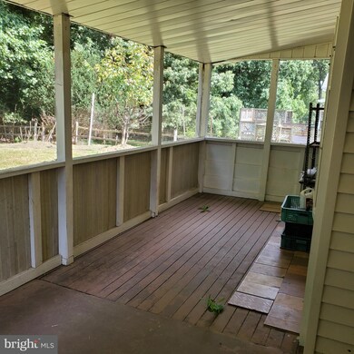 4204 Landgreen St, Rockville, MD 20853 - photo 5