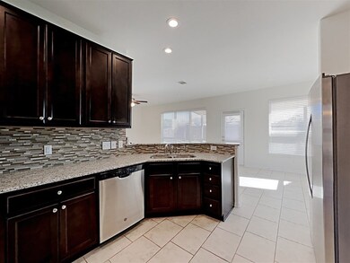 16706 E Whimbrel Cir, Conroe, TX 77385 - photo 3